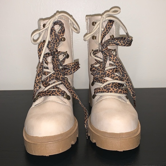 Sugar Fella lug sole boots.  Size 8.5 - Picture 3 of 9